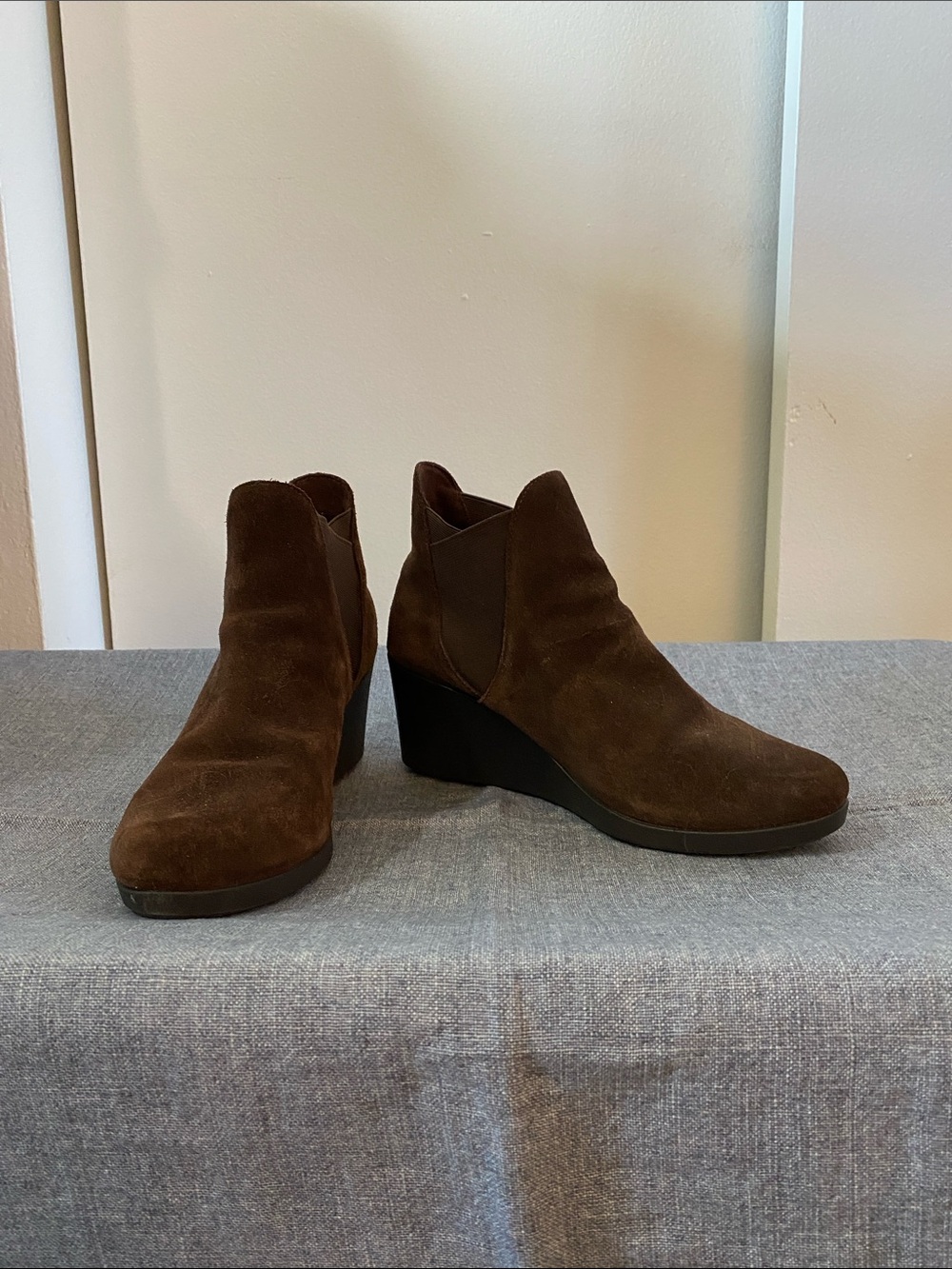 CROCS Brown Suede Wedge Chelsea Booties